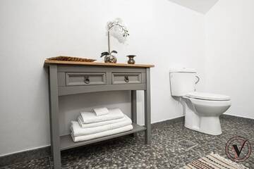 Фото номера Двухместный номер с 1 кроватью и балконом Гостевой дом Veronica’s Guesthouse г. Breb 4