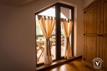 Фото номера Двухместный номер с 1 кроватью и балконом Гостевой дом Veronica’s Guesthouse г. Breb 6